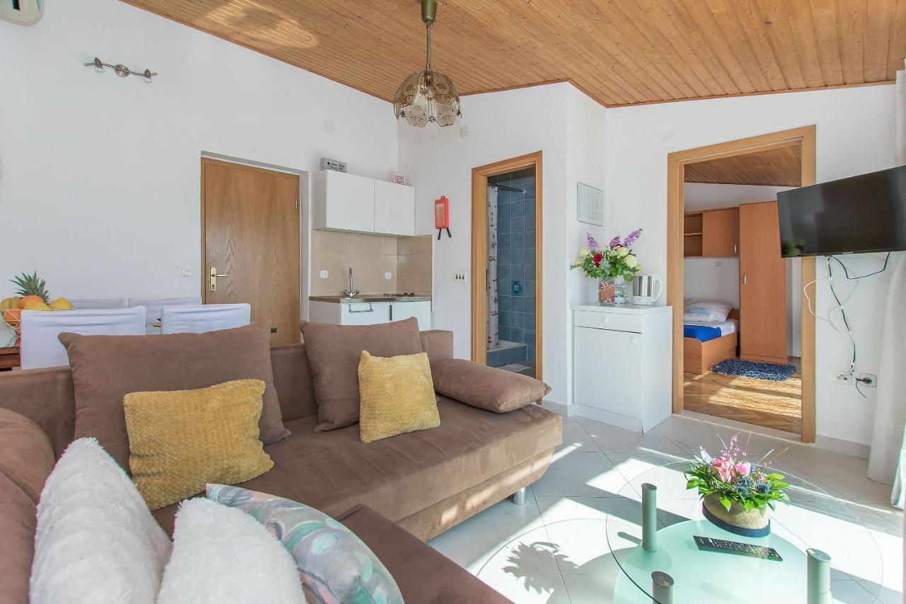 Apartments Clarus Mare Duce Exterior photo